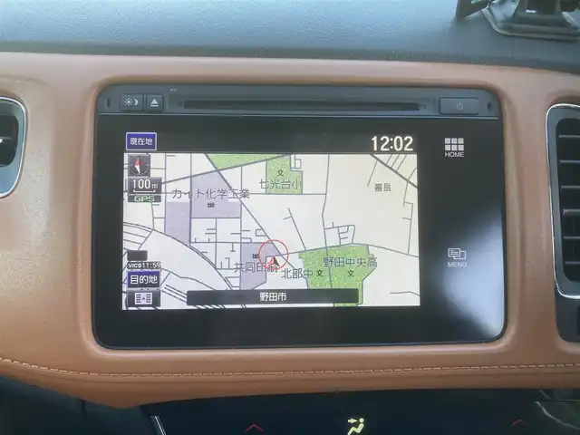 ホンダ ヴェゼル ハイブリッド Z 埼玉県 2015(平27)年 12.1万km ミスティックグリーンパール (株)IDOMが運営する【じしゃロン鳩ヶ谷店】の自社ローン専用車両になりますこちらは現金またはオートローンご利用時の価格です。自社ローンご希望の方は別途その旨お申付け下さい/登録時120615km/純正メモリナビ/フルセグTV/バックカメラ/クルーズコントロール/電子制御パーキングブレーキ/ブレーキホールドスイッチ/横滑り防止装置/衝突被害軽減システム/MTモード付AT/パドルシフト/プッシュスタート/スマートキー/ECON/ビルトインETC/USBポート/ハーフレザーシート/前席シートヒーター/革巻きステアリング/ステアリングリモコン/ダブル/サイド/カーテンエアバッグ/オートライト/純正LEDヘッドライト/純正17インチAW/ドアバイザー/フロントフォグランプ/ルーフレール/電動格納機能付きウインカーミラー