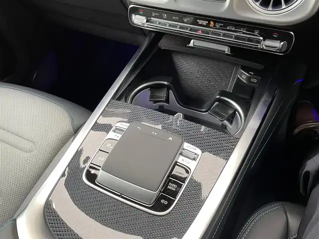 メルセデス・ベンツ ゲレンデヴァーゲン Ｇ５８０ ウィズ EQ テクノロジー ED1 神奈川県 2024(令6)年 1.2万km パール ワンオーナー/ラグジュアリーパッケージ/サンルーフ/ブルメスターサウンド/AMGライン/アダプティブダンピング/グレー/黒革シート/カーボンインテリアパネル/レーダーセーフティパッケージ/レーダークルーズコントロール/衝突軽減ブレーキ/LKA/BSM/AMG20インチAW/LEDヘッドライト/コーナーセンサー/純正メモリーナビ・地デジTV/純正USB/BT再生/360°カメラ/ETC2.0/ワイヤレス充電/前席パワーシート/全席シートヒーター/前席シートヒーター/ドリンクホルダー(保冷・保温機能)/パドルシフト/プッシュスタート/スマートキー×2/R7年ディーラー整備記録/保証書・取説あり