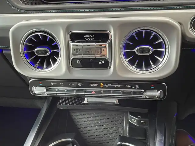 メルセデス・ベンツ ゲレンデヴァーゲン Ｇ５８０ ウィズ EQ テクノロジー ED1 神奈川県 2024(令6)年 1.2万km パール ワンオーナー/ラグジュアリーパッケージ/サンルーフ/ブルメスターサウンド/AMGライン/アダプティブダンピング/グレー/黒革シート/カーボンインテリアパネル/レーダーセーフティパッケージ/レーダークルーズコントロール/衝突軽減ブレーキ/LKA/BSM/AMG20インチAW/LEDヘッドライト/コーナーセンサー/純正メモリーナビ・地デジTV/純正USB/BT再生/360°カメラ/ETC2.0/ワイヤレス充電/前席パワーシート/全席シートヒーター/前席シートヒーター/ドリンクホルダー(保冷・保温機能)/パドルシフト/プッシュスタート/スマートキー×2/R7年ディーラー整備記録/保証書・取説あり