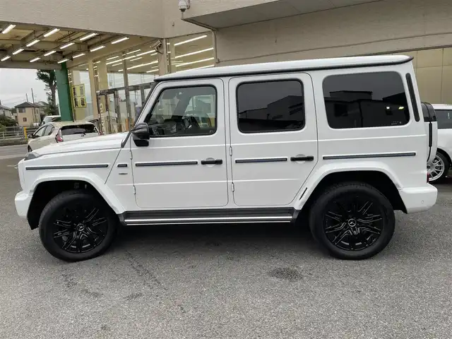 メルセデス・ベンツ ゲレンデヴァーゲン Ｇ５８０ ウィズ EQ テクノロジー ED1 神奈川県 2024(令6)年 1.2万km パール ワンオーナー/ラグジュアリーパッケージ/サンルーフ/ブルメスターサウンド/AMGライン/アダプティブダンピング/グレー/黒革シート/カーボンインテリアパネル/レーダーセーフティパッケージ/レーダークルーズコントロール/衝突軽減ブレーキ/LKA/BSM/AMG20インチAW/LEDヘッドライト/コーナーセンサー/純正メモリーナビ・地デジTV/純正USB/BT再生/360°カメラ/ETC2.0/ワイヤレス充電/前席パワーシート/全席シートヒーター/前席シートヒーター/ドリンクホルダー(保冷・保温機能)/パドルシフト/プッシュスタート/スマートキー×2/R7年ディーラー整備記録/保証書・取説あり