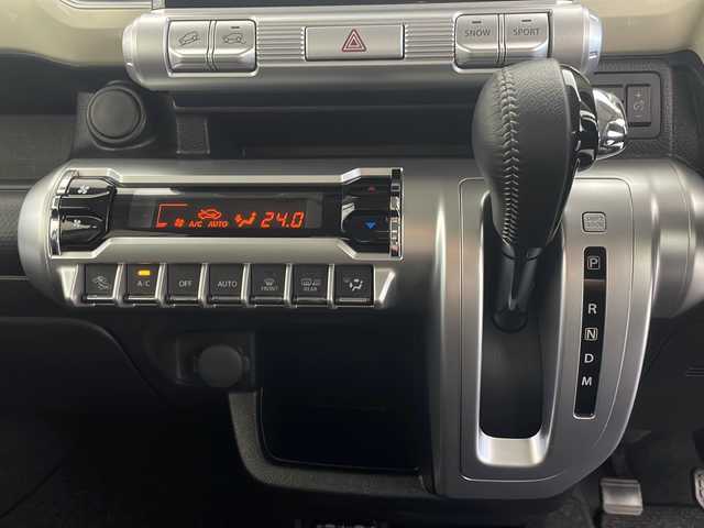 スズキ クロスビー HYBRID MZ 秋田県 2024(令6)年 3.2万km タフカーキパールメタリック/ホワイト2トーン ４WD/純正ナビ(Bluetooth/CD/ワンセグ)/バックカメラ/前席シートヒーター/ETC/レーンキープアシスト/クルーズコントロール/クリアランスソナー/アイドリングストップ/後方コーナーセンサー/衝突被害軽減システム/ダウンヒルアシストコントロール/革巻きステアリング/純正AW/オートライト/LEDヘッドライト/スマートキー