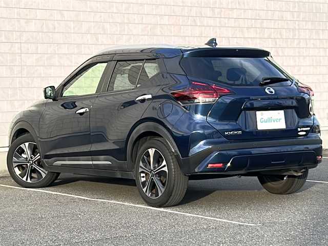 日産 キックス X 茨城県 2021(令3)年 6.4万km ダークブルー 純正メモリナビ/(地デジTV・CD・DVD・BT・ラジオ再生)/レーダークルーズコントロール/レーンアシスト/衝突軽減ブレーキ/コーナーセンサー/ハーフレザーシート/シートヒーター/アラウンドビューモニター/ビルトインETC/オートライト/LEDヘッドライト/純正17inアルミホイール/スマートキー/アイドリングストップ