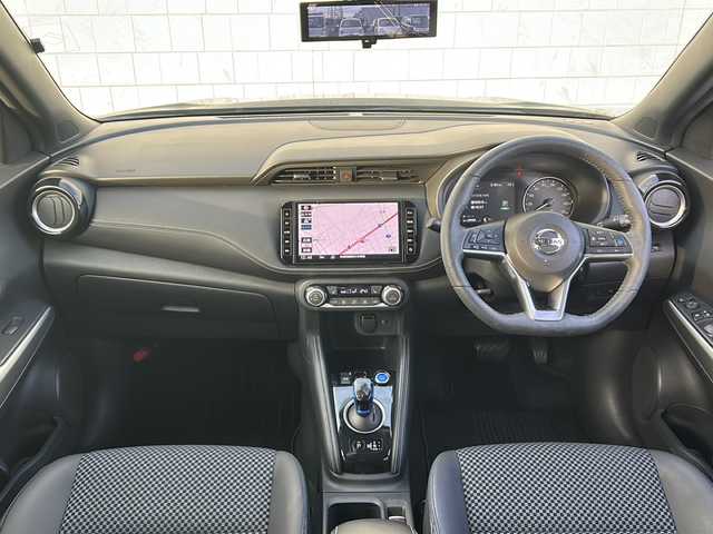 日産 キックス X 茨城県 2021(令3)年 6.4万km ダークブルー 純正メモリナビ/(地デジTV・CD・DVD・BT・ラジオ再生)/レーダークルーズコントロール/レーンアシスト/衝突軽減ブレーキ/コーナーセンサー/ハーフレザーシート/シートヒーター/アラウンドビューモニター/ビルトインETC/オートライト/LEDヘッドライト/純正17inアルミホイール/スマートキー/アイドリングストップ