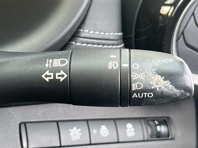 日産 キックス X 茨城県 2021(令3)年 6.4万km ダークブルー 純正メモリナビ/(地デジTV・CD・DVD・BT・ラジオ再生)/レーダークルーズコントロール/レーンアシスト/衝突軽減ブレーキ/コーナーセンサー/ハーフレザーシート/シートヒーター/アラウンドビューモニター/ビルトインETC/オートライト/LEDヘッドライト/純正17inアルミホイール/スマートキー/アイドリングストップ