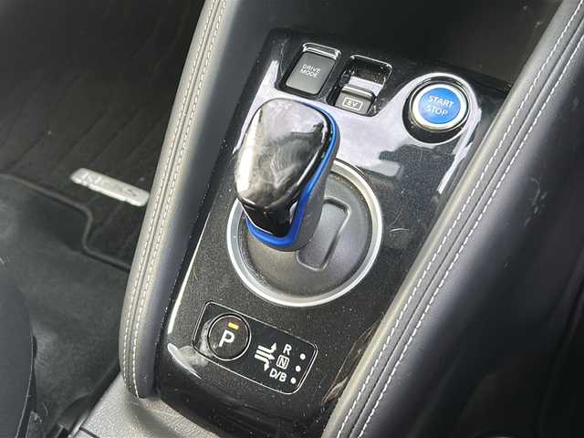 日産 キックス X 茨城県 2021(令3)年 6.4万km ダークブルー 純正9インチメモリナビ/(地デジTV・CD・DVD・BT・ラジオ再生)/アラウンドビューモニター/プロパイロット/レーンアシスト/衝突軽減ブレーキ/コーナーセンサー/ハーフレザーシート/シートヒーター/ビルトインETC/オートライト/LEDヘッドライト/純正17inアルミホイール/寒冷地仕様/スマートキー×2/アイドリングストップ