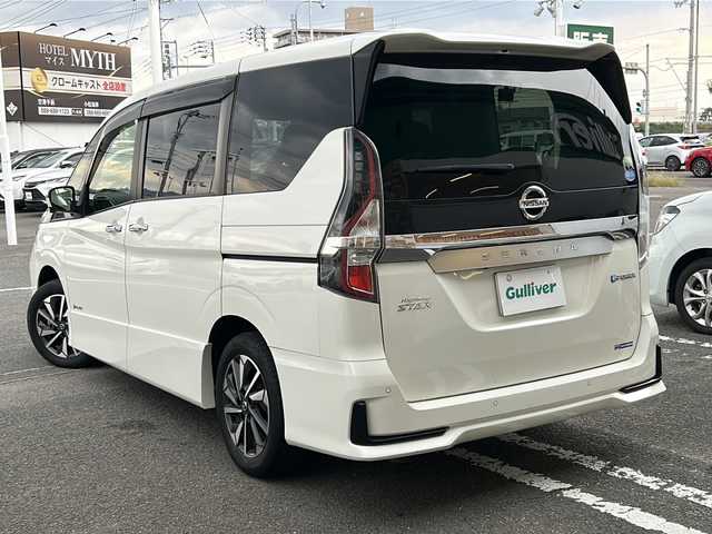 日産 セレナ e－パワー ハイウェイスター V 徳島県 2020(令2)年 8.3万km ブリリアントホワイトパール 10型純正ナビ　/（BT/フルセグ/DISC/ラジオ）/全周囲カメラ/プロパイロット/フリップダウンモニター/ビルトインETC/両側電動スライドドア/オートブレーキホールド/自動パーキングブレーキ/クルーズコントロール/ドライブレコーダー/両側電動スライドドア/純正フロアマット/自動パーキングブレーキ/LEDヘッドライト/純正16インチアルミホイール/パーキングアシスト/ドアバイザー/スペアキー/取扱説明書/新車時保証書