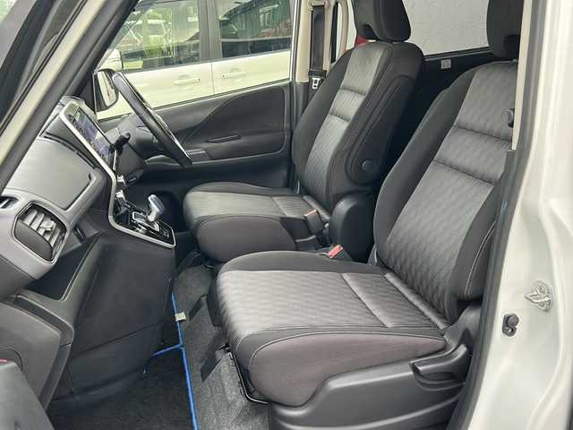 日産 セレナ e－パワー ハイウェイスター V 徳島県 2020(令2)年 8.3万km ブリリアントホワイトパール 10型純正ナビ　/（BT/フルセグ/DISC/ラジオ）/全周囲カメラ/プロパイロット/フリップダウンモニター/ビルトインETC/両側電動スライドドア/オートブレーキホールド/自動パーキングブレーキ/クルーズコントロール/ドライブレコーダー/両側電動スライドドア/純正フロアマット/自動パーキングブレーキ/LEDヘッドライト/純正16インチアルミホイール/パーキングアシスト/ドアバイザー/スペアキー/取扱説明書/新車時保証書