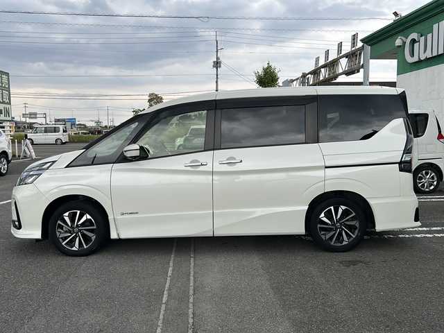 日産 セレナ e－パワー ハイウェイスター V 徳島県 2020(令2)年 8.3万km ブリリアントホワイトパール 10型純正ナビ　/（BT/フルセグ/DISC/ラジオ）/全周囲カメラ/プロパイロット/フリップダウンモニター/ビルトインETC/両側電動スライドドア/オートブレーキホールド/自動パーキングブレーキ/クルーズコントロール/ドライブレコーダー/両側電動スライドドア/純正フロアマット/自動パーキングブレーキ/LEDヘッドライト/純正16インチアルミホイール/パーキングアシスト/ドアバイザー/スペアキー/取扱説明書/新車時保証書