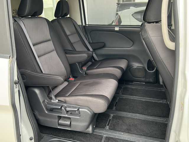 日産 セレナ e－パワー ハイウェイスター V 徳島県 2020(令2)年 8.3万km ブリリアントホワイトパール 10型純正ナビ　/（BT/フルセグ/DISC/ラジオ）/全周囲カメラ/プロパイロット/フリップダウンモニター/ビルトインETC/両側電動スライドドア/オートブレーキホールド/自動パーキングブレーキ/クルーズコントロール/ドライブレコーダー/両側電動スライドドア/純正フロアマット/自動パーキングブレーキ/LEDヘッドライト/純正16インチアルミホイール/パーキングアシスト/ドアバイザー/スペアキー/取扱説明書/新車時保証書