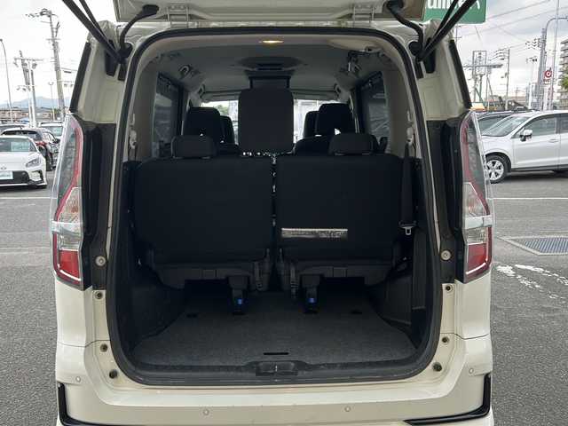 日産 セレナ e－パワー ハイウェイスター V 徳島県 2020(令2)年 8.3万km ブリリアントホワイトパール 10型純正ナビ　/（BT/フルセグ/DISC/ラジオ）/全周囲カメラ/プロパイロット/フリップダウンモニター/ビルトインETC/両側電動スライドドア/オートブレーキホールド/自動パーキングブレーキ/クルーズコントロール/ドライブレコーダー/両側電動スライドドア/純正フロアマット/自動パーキングブレーキ/LEDヘッドライト/純正16インチアルミホイール/パーキングアシスト/ドアバイザー/スペアキー/取扱説明書/新車時保証書