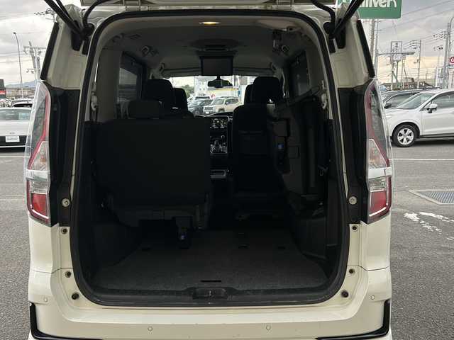 日産 セレナ e－パワー ハイウェイスター V 徳島県 2020(令2)年 8.3万km ブリリアントホワイトパール 10型純正ナビ　/（BT/フルセグ/DISC/ラジオ）/全周囲カメラ/プロパイロット/フリップダウンモニター/ビルトインETC/両側電動スライドドア/オートブレーキホールド/自動パーキングブレーキ/クルーズコントロール/ドライブレコーダー/両側電動スライドドア/純正フロアマット/自動パーキングブレーキ/LEDヘッドライト/純正16インチアルミホイール/パーキングアシスト/ドアバイザー/スペアキー/取扱説明書/新車時保証書