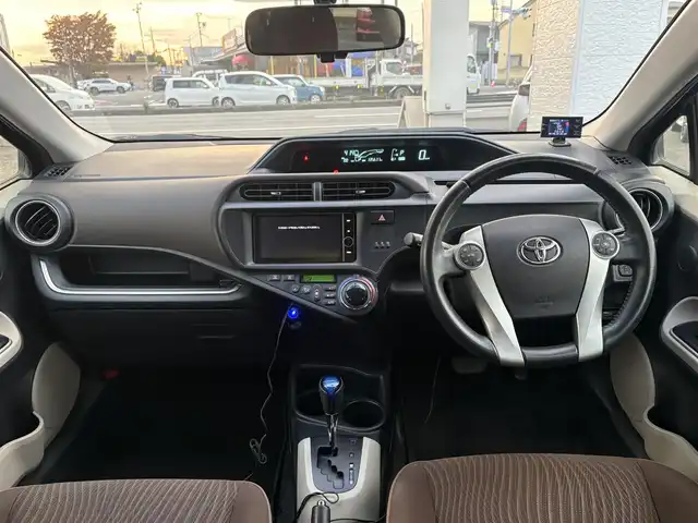 トヨタ アクア G 埼玉県 2014(平26)年 13.6万km ディープアメジストマイカメタリック ・ディーラー点検記録複数年有/・純正ナビTV　DVD　SD　BT　/・バックカメラ　/・ETC　/・ドライブレコーダー　/・社外15インチアルミ　/・オートライト　/・HIDヘットライト　/・スマートキー×２/・プッシュスタート/・保証書/・取説