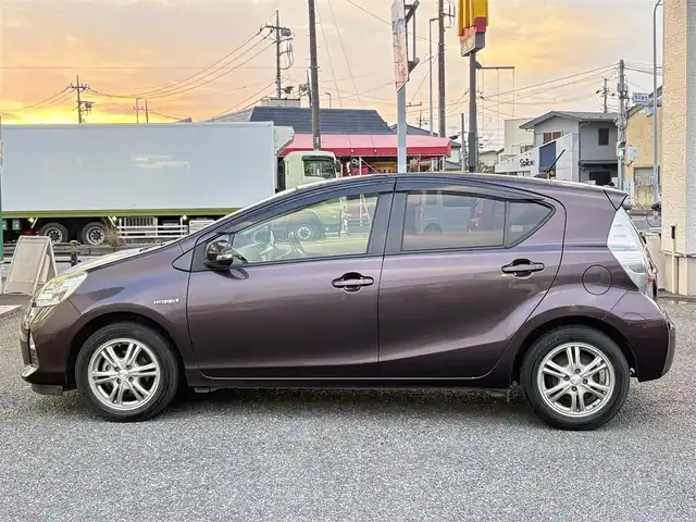 トヨタ アクア G 埼玉県 2014(平26)年 13.6万km ディープアメジストマイカメタリック ・ディーラー点検記録複数年有/・純正ナビTV　DVD　SD　BT　/・バックカメラ　/・ETC　/・ドライブレコーダー　/・社外15インチアルミ　/・オートライト　/・HIDヘットライト　/・スマートキー×２/・プッシュスタート/・保証書/・取説