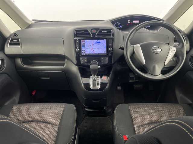 日産 セレナ HWS S HV Vセレ +Sefty 埼玉県 2015(平27)年 7.1万km ブリリアントホワイトパール 純正フリップダウンモニター/純正ナビ　(Bluetooth/HDMI/USB/CD/DVD/AUX/iPod/VTR)/フルセグテレビ/アラウンドビューモニター/両側パワースライドドア/ビルトインETC/クルーズコントロール/衝突被害軽減ブレーキ/車線逸脱警報/クリアランスソナー/プッシュスタート/フロアマット/オートLEDライト/純正16インチアルミホイール