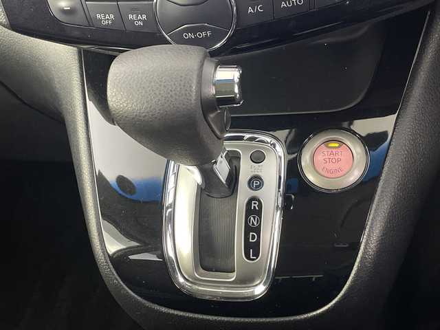 日産 セレナ HWS S HV Vセレ +Sefty 埼玉県 2015(平27)年 7.1万km ブリリアントホワイトパール 純正フリップダウンモニター/純正ナビ　(Bluetooth/HDMI/USB/CD/DVD/AUX/iPod/VTR)/フルセグテレビ/アラウンドビューモニター/両側パワースライドドア/ビルトインETC/クルーズコントロール/衝突被害軽減ブレーキ/車線逸脱警報/クリアランスソナー/プッシュスタート/フロアマット/オートLEDライト/純正16インチアルミホイール