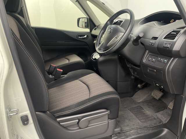 日産 セレナ HWS S HV Vセレ +Sefty 埼玉県 2015(平27)年 7.1万km ブリリアントホワイトパール 純正フリップダウンモニター/純正ナビ　(Bluetooth/HDMI/USB/CD/DVD/AUX/iPod/VTR)/フルセグテレビ/アラウンドビューモニター/両側パワースライドドア/ビルトインETC/クルーズコントロール/衝突被害軽減ブレーキ/車線逸脱警報/クリアランスソナー/プッシュスタート/フロアマット/オートLEDライト/純正16インチアルミホイール