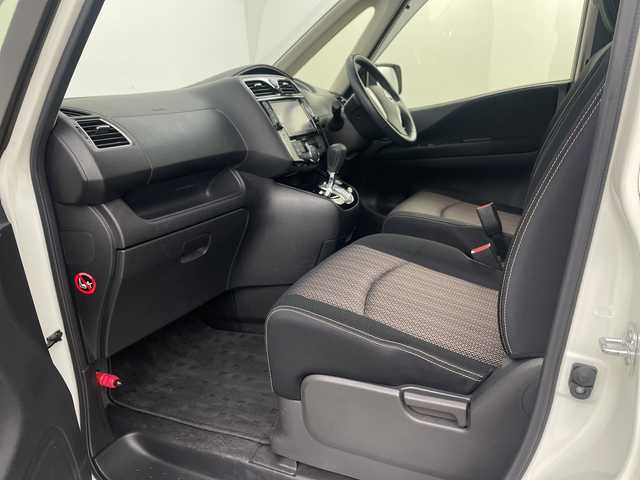 日産 セレナ HWS S HV Vセレ +Sefty 埼玉県 2015(平27)年 7.1万km ブリリアントホワイトパール 純正フリップダウンモニター/純正ナビ　(Bluetooth/HDMI/USB/CD/DVD/AUX/iPod/VTR)/フルセグテレビ/アラウンドビューモニター/両側パワースライドドア/ビルトインETC/クルーズコントロール/衝突被害軽減ブレーキ/車線逸脱警報/クリアランスソナー/プッシュスタート/フロアマット/オートLEDライト/純正16インチアルミホイール