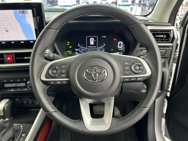 トヨタ ライズ Z 福井県 2022(令4)年 2.8万km シャイニングホワイトパール 純正9インチナビ【NSZT-Y68T】/CD/DVD/フルセグTV/Bluetooth/HDMI/AM/FM/全方位モニター/クルーズコントロール（追従有）/ブラインドスポットモニター/ビルトインETC/シートヒーター/衝突軽減ブレーキ/ワイパーデザイアー/クルーズコントロール（追従有）/革巻きステアリング/ステアリングリモコン/ステアリングチルド機構/オートライト/LEDヘッドライト/プッシュスタート/スマートキー/スペアキー/電動サイドブレーキ/ブレーキホールド機能/サイドバイザー