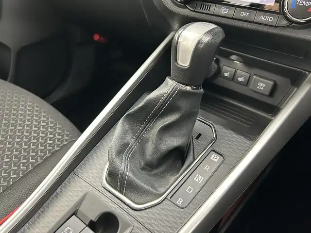 トヨタ ライズ Z 福井県 2022(令4)年 2.8万km シャイニングホワイトパール 純正9インチナビ【NSZT-Y68T】/CD/DVD/フルセグTV/Bluetooth/HDMI/AM/FM/全方位モニター/クルーズコントロール（追従有）/ブラインドスポットモニター/ビルトインETC/シートヒーター/衝突軽減ブレーキ/ワイパーデザイアー/クルーズコントロール（追従有）/革巻きステアリング/ステアリングリモコン/ステアリングチルド機構/オートライト/LEDヘッドライト/プッシュスタート/スマートキー/スペアキー/電動サイドブレーキ/ブレーキホールド機能/サイドバイザー