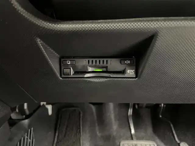 トヨタ ライズ Z 福井県 2022(令4)年 2.8万km シャイニングホワイトパール 純正9インチナビ【NSZT-Y68T】/CD/DVD/フルセグTV/Bluetooth/HDMI/AM/FM/全方位モニター/クルーズコントロール（追従有）/ブラインドスポットモニター/ビルトインETC/シートヒーター/衝突軽減ブレーキ/ワイパーデザイアー/クルーズコントロール（追従有）/革巻きステアリング/ステアリングリモコン/ステアリングチルド機構/オートライト/LEDヘッドライト/プッシュスタート/スマートキー/スペアキー/電動サイドブレーキ/ブレーキホールド機能/サイドバイザー