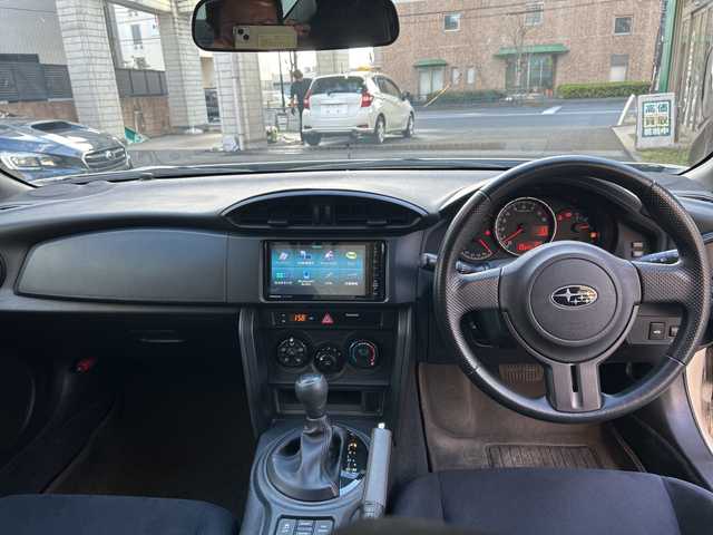 スバル ＢＲＺ R 東京都 2013(平25)年 6.6万km サテンホワイトパール 社外ナビ　（CN-S310WD）/　＜フルセグTV/DVD/CD/Bluetooth＞/バックカメラ/ETC/MTモード付AT/キーレス/スペアキー/電動格納ミラー/社外マット/取扱説明書/保証書