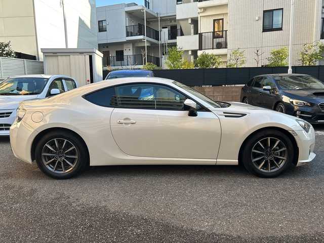 スバル ＢＲＺ R 東京都 2013(平25)年 6.6万km サテンホワイトパール 社外ナビ　（CN-S310WD）/　＜フルセグTV/DVD/CD/Bluetooth＞/バックカメラ/ETC/MTモード付AT/キーレス/スペアキー/電動格納ミラー/社外マット/取扱説明書/保証書