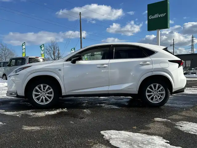レクサス ＮＸ 300h Fスポーツ 道央・札幌 2015(平27)年 12.7万km ソニッククォーツ ４WD/純正メモリーナビ/AM/FM/BT/CD/フルセグ/レクサスセーフティセンス/衝突被害軽減ブレーキ/横滑り防止装置/レーダークルーズコントロール/レーンキープアシスト/クリアランスソナー/ブラインドスポットモニター/バックカメラ/フロントカメラ/サイドカメラ/全方位カメラ/アラウンドビューモニター/ビルトインETC/ドライブレコーダー/アイドリングストップ/SPORTMODE/ECOMODE/EVMODE/パワーバックドア/全席パワーシート/D席メモリーシート/前席シートヒーター/前席エアシート/レザーシート/革巻きステアリング/ステアリングリモコン/パドルシフト/ハンドルヒーター/電動パーキング/オートブレーキホールド/自動防眩ミラー/MTモード付AT/レーダー探知機/プッシュスタート/スマートキー/LEDヘッドライト/オートライト/オートマチックハイビーム/電動格納ミラー/ヒーテッドドアミラー/ウィンカーミラー/純正フロアマット/ドアバイザー/純正AW付夏タイヤ積込