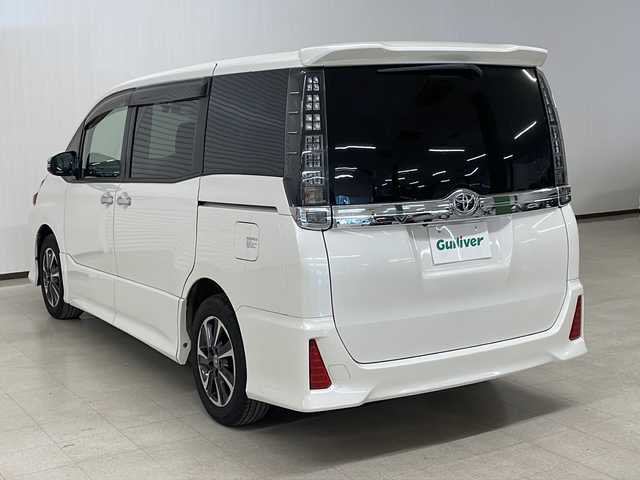 トヨタ ヴォクシー ZS 煌Ⅱ 熊本県 2017(平29)年 8.9万km ホワイトパールクリスタルシャイン 純正ナビ10インチナビ/フルセグテレビ/純正12インチフリップダウンモニター/プッシュスタート/両側パワースライドドア/ETC/スマートキー/ウィンカーミラー/LEDヘッドライト/オートライト/フォグライト/横滑り防止装置/電動格納ミラー/ドアバイザー