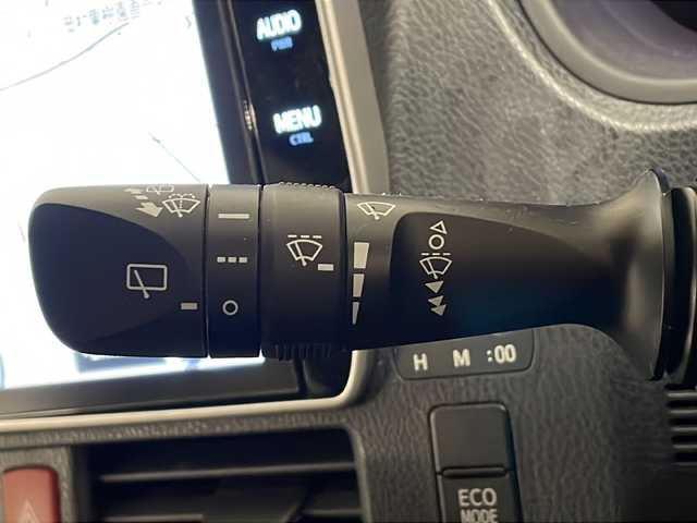 トヨタ ヴォクシー ZS 煌Ⅱ 熊本県 2017(平29)年 8.9万km ホワイトパールクリスタルシャイン 純正ナビ10インチナビ/フルセグテレビ/純正12インチフリップダウンモニター/プッシュスタート/両側パワースライドドア/ETC/スマートキー/ウィンカーミラー/LEDヘッドライト/オートライト/フォグライト/横滑り防止装置/電動格納ミラー/ドアバイザー