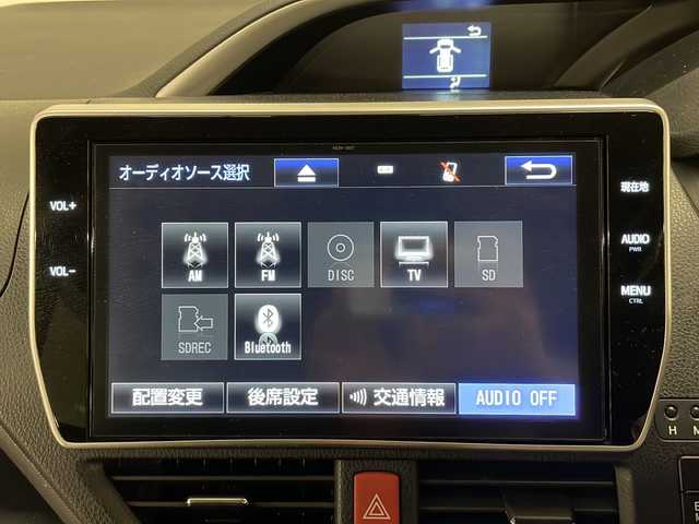 トヨタ ヴォクシー ZS 煌Ⅱ 熊本県 2017(平29)年 8.9万km ホワイトパールクリスタルシャイン 純正ナビ10インチナビ/フルセグテレビ/純正12インチフリップダウンモニター/プッシュスタート/両側パワースライドドア/ETC/スマートキー/ウィンカーミラー/LEDヘッドライト/オートライト/フォグライト/横滑り防止装置/電動格納ミラー/ドアバイザー