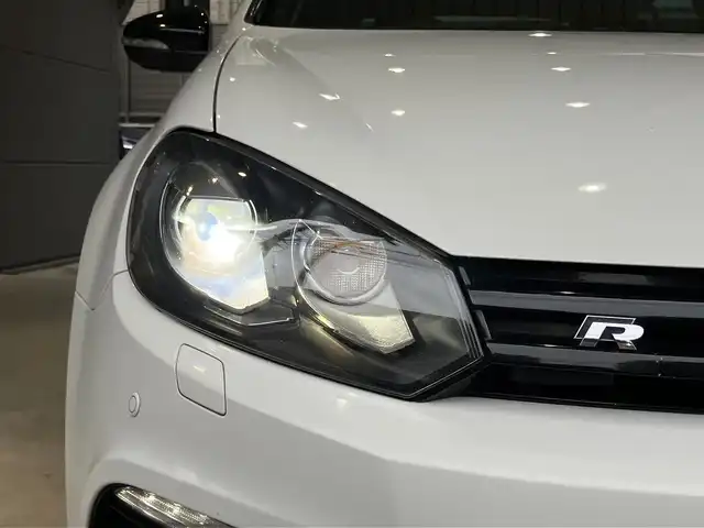 フォルクスワーゲン ゴルフ R 東京都 2011(平23)年 10.1万km キャンディホワイト HDDナビ/ワンセグテレビ/バックカメラ/ウィンカーミラー/ETC/HID/整備記録簿/前席シートヒーター/本革シート/18インチ純正アルミホイール