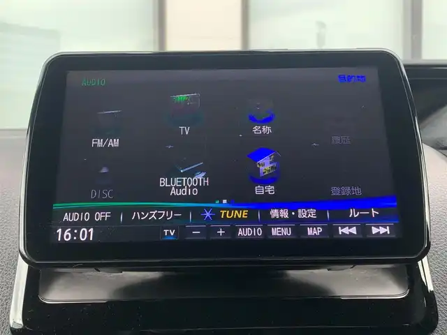 トヨタ ノア Si ダブルバイビー 大阪府 2020(令2)年 3.4万km ホワイトパールクリスタルシャイン 社外９インチナビ/   フルセグTV/CD/DVD/Bluetooth/衝突軽減/バックモニター/両側パワースライドドア/クルーズコントロール/アイドリングストップ/横滑り防止装置/ドライブレコーダー/コーナーセンサー/ハーフレザーシート/オートマチックハイビーム/純正16インチアルミホイール/純正フロアマット/プッシュスタート/スマートキー/ＥＴＣ/ＬＥＤライト