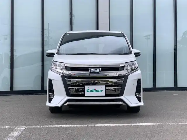 トヨタ ノア Si ダブルバイビー 大阪府 2020(令2)年 3.4万km ホワイトパールクリスタルシャイン 社外９インチナビ/   フルセグTV/CD/DVD/Bluetooth/衝突軽減/バックモニター/両側パワースライドドア/クルーズコントロール/アイドリングストップ/横滑り防止装置/ドライブレコーダー/コーナーセンサー/ハーフレザーシート/オートマチックハイビーム/純正16インチアルミホイール/純正フロアマット/プッシュスタート/スマートキー/ＥＴＣ/ＬＥＤライト