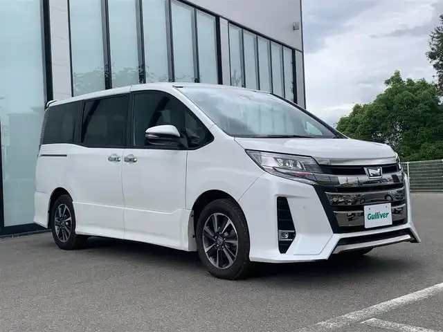 トヨタ ノア Si ダブルバイビー 大阪府 2020(令2)年 3.4万km ホワイトパールクリスタルシャイン 社外９インチナビ/   フルセグTV/CD/DVD/Bluetooth/衝突軽減/バックモニター/両側パワースライドドア/クルーズコントロール/アイドリングストップ/横滑り防止装置/ドライブレコーダー/コーナーセンサー/ハーフレザーシート/オートマチックハイビーム/純正16インチアルミホイール/純正フロアマット/プッシュスタート/スマートキー/ＥＴＣ/ＬＥＤライト