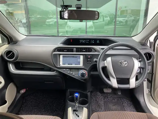 トヨタ アクア G 香川県 2014(平26)年 5.5万km スーパーホワイトⅡ 登録時走行距離：54894km/ディーラー純正ナビ/モデリスタ15インチアルミ/前後ドライブレコーダー/ETC/シートヒーター/ドアバイザー/純正フロアマット/電動格納ウィンカーミラー/オートライト/レベライザヘッドライト/プッシュスタート/スマートキー/スペアキー