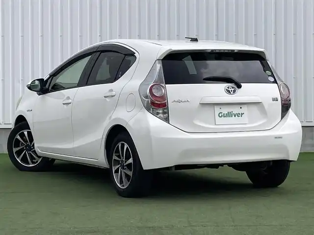 トヨタ アクア G 香川県 2014(平26)年 5.5万km スーパーホワイトⅡ 登録時走行距離：54894km/ディーラー純正ナビ/モデリスタ15インチアルミ/前後ドライブレコーダー/ETC/シートヒーター/ドアバイザー/純正フロアマット/電動格納ウィンカーミラー/オートライト/レベライザヘッドライト/プッシュスタート/スマートキー/スペアキー