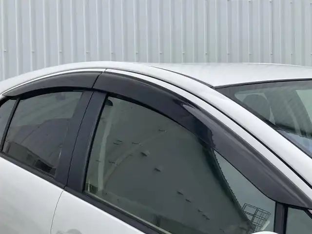 トヨタ アクア G 香川県 2014(平26)年 5.5万km スーパーホワイトⅡ 登録時走行距離：54894km/ディーラー純正ナビ/モデリスタ15インチアルミ/前後ドライブレコーダー/ETC/シートヒーター/ドアバイザー/純正フロアマット/電動格納ウィンカーミラー/オートライト/レベライザヘッドライト/プッシュスタート/スマートキー/スペアキー