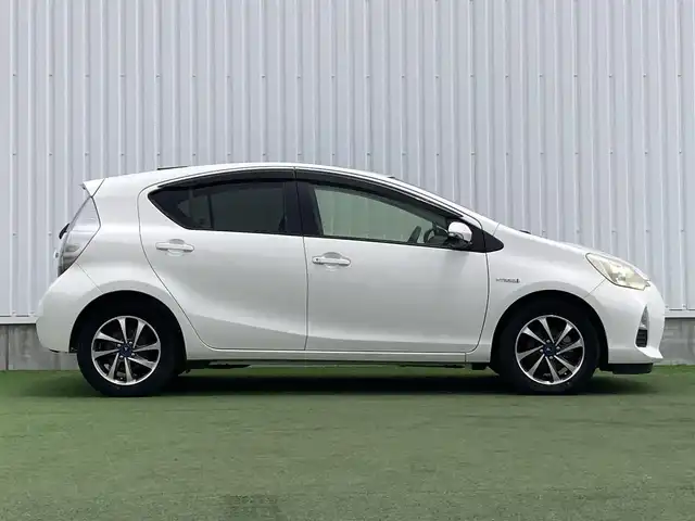 トヨタ アクア G 香川県 2014(平26)年 5.5万km スーパーホワイトⅡ 登録時走行距離：54894km/ディーラー純正ナビ/モデリスタ15インチアルミ/前後ドライブレコーダー/ETC/シートヒーター/ドアバイザー/純正フロアマット/電動格納ウィンカーミラー/オートライト/レベライザヘッドライト/プッシュスタート/スマートキー/スペアキー