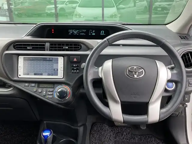 トヨタ アクア G 香川県 2014(平26)年 5.5万km スーパーホワイトⅡ 登録時走行距離：54894km/ディーラー純正ナビ/モデリスタ15インチアルミ/前後ドライブレコーダー/ETC/シートヒーター/ドアバイザー/純正フロアマット/電動格納ウィンカーミラー/オートライト/レベライザヘッドライト/プッシュスタート/スマートキー/スペアキー