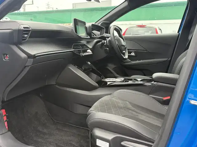 プジョー ２０８ GT 徳島県 2022(令4)年 2.6万km 青Ⅱ 純正ディスプレイ/ガラスルーフ/前後ドラレコ/ハーフレザーシート/前席シートヒーター/電動パーキング/パドルシフト/フロアマット/ＬＥＤヘッドライト/ステアリングスイッチ/レーンキープアシスト/プッシュスタート