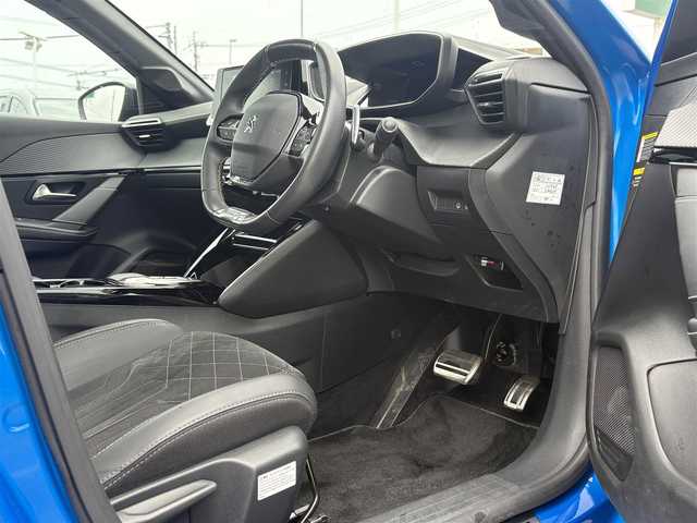 プジョー ２０８ GT 徳島県 2022(令4)年 2.6万km 青Ⅱ 純正ディスプレイ/ガラスルーフ/前後ドラレコ/ハーフレザーシート/前席シートヒーター/電動パーキング/パドルシフト/フロアマット/ＬＥＤヘッドライト/ステアリングスイッチ/レーンキープアシスト/プッシュスタート