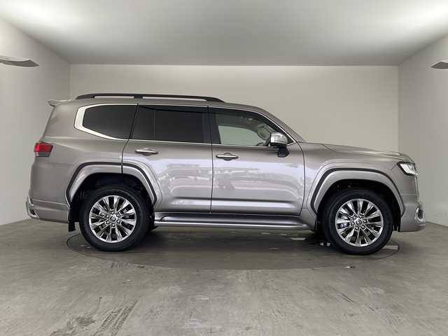 トヨタ ランドクルーザー ZX 兵庫県 2024(令6)年 0.5万km アバンギャルドブロンズメタリック ・純正ナビ/CD/DVD/Miracast/TV/BT/HDMI/・モデリスタエアロ/・サンルーフ/・JBLプレミアムサウンド/・後部座席モニター/・スマートキー/・nanoeX/・ビルトインETC2.0/・ステアリングヒーター/・シートヒーター/・シートベンチレーション/・パワーバックドア/・トヨタセーフティセンス/・レーンディパーチャーアラート/・プリクラッシュセーフティ/・ブラインドスポットモニター/・リアクロストラフィックアラート/・リヤカメラディテクション/・クリアランスソナー/・ヘッドアップディスプレイ/・ロードサインアシスト/・オートマチックハイビーム/・レーダークルーズコントロール/・クロールコントロール/・ステアリングヒーター/・デジタルインナーミラー/・前後ドライブレコーダー/・純正フロアマット/・LEDライト/・LEDフォグランプ/・20インチ純正アルミホイール