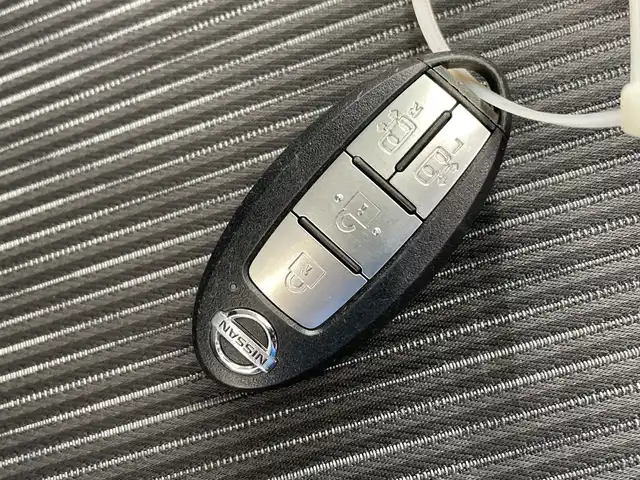 日産 セレナ ハイウェイスター V 栃木県 2020(令2)年 2万km ダイヤモンドブラック 純正10インチナビ/　（CD/DVD/フルセグTV/Bluetooth）/バックカメラ/フリップダウンモニター/プロパイロット/エマージェンシーブレーキ/レーンキープアシスト/ETC/ドライブレコーダー/両側パワースライドドア/ハンズフリースライドドア/LEDヘッドライト/純正AW/スマートキー/プッシュスタート/純正フロアマット
