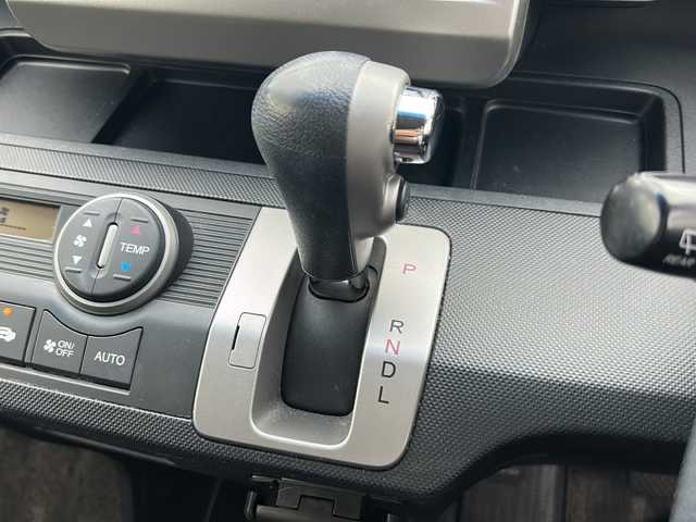 ホンダ フリード G ジャストセレクション 富山県 2013(平25)年 10.3万km プレミアムホワイトパール ワンオーナー/スマートキー×２/両側パワースライドドア/社外メモリーナビ(NR-MZ50)/DVD/MSV/DVD/フルセグTV/ETC/クルーズコントロール/電格ウィンカーミラー/HIDヘッドライト/純正フロアマット/純正マッドガード/ドアバイザー/ステアリングスイッチ/保証書・取説・ナビ取説/社外AWノーマルタイヤ車載(185/65R15)