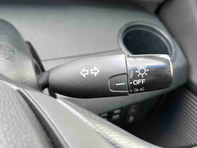 ホンダ フリード G ジャストセレクション 富山県 2013(平25)年 10.3万km プレミアムホワイトパール ワンオーナー/スマートキー×２/両側パワースライドドア/社外メモリーナビ(NR-MZ50)/DVD/MSV/DVD/フルセグTV/ETC/クルーズコントロール/電格ウィンカーミラー/HIDヘッドライト/純正フロアマット/純正マッドガード/ドアバイザー/ステアリングスイッチ/保証書・取説・ナビ取説/社外AWノーマルタイヤ車載(185/65R15)