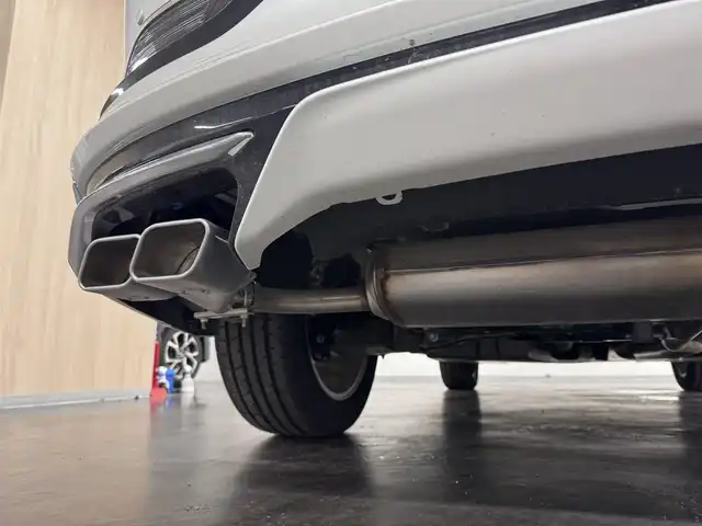 トヨタ ハリアー Z レザーパッケージ 三重県 2024(令6)年 0.6万km プラチナホワイトパールマイカ ガソリン/FF/MTモード付フロアCVT/12.3インチナビ/（AM/FM/TV/Bluetooth/USB/iPod/CarPlay/AndroidAuto/Miracast）/【OP】パノラミックビューモニター（床下透過表示機能付）/モデリスタエアロ（F/S/R下）/JBLプレミアムサウンドシステム/ドライブレコーダー 前後/ETC2.0/Toyota Safety Sense/●プリクラッシュセーフティ/●レーントレーシングアシスト/●レーダークルコン/●アダプティブハイビームシステム/●ロードサインアシスト/・ドライバー異常時対応システム/・先行車発進告知機能/・ブラインドスポットモニター/・リヤクロストラフィックオートブレーキ/・パーキングサポートブレーキ（前後静止物、後方接近車両）/など/装備/・【OP】おくだけ充電/・【OP】AC100Vコンセント（100W）/・デジタルインナーミラー（前後録画機能付）/・カラーヘッドアップディスプレイ/・ハンズフリーパワーバックドア/・本革シート/・シートヒーター＋ベンチレーション（D/N）/・ステアリングヒーター/・パワーシート（D8way（メモリー・4wayランバーサポート付）/N4way）/・左右独立オートエアコン/・オートワイパー/など