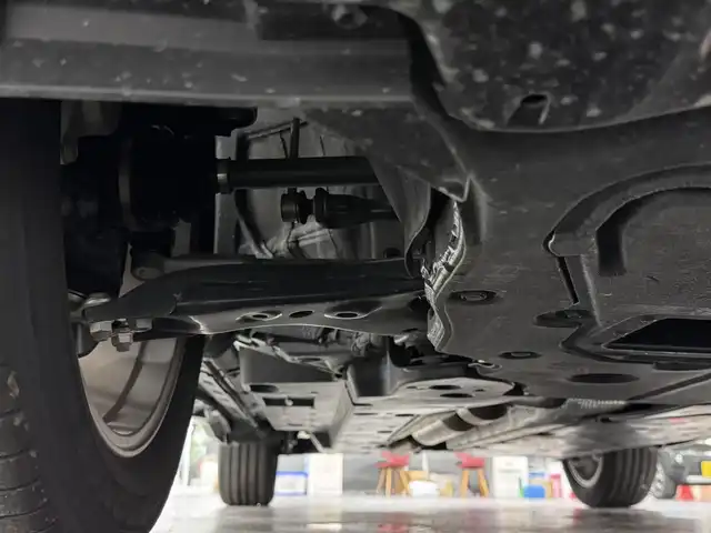 トヨタ ハリアー Z レザーパッケージ 三重県 2024(令6)年 0.6万km プラチナホワイトパールマイカ ガソリン/FF/MTモード付フロアCVT/12.3インチナビ/（AM/FM/TV/Bluetooth/USB/iPod/CarPlay/AndroidAuto/Miracast）/【OP】パノラミックビューモニター（床下透過表示機能付）/モデリスタエアロ（F/S/R下）/JBLプレミアムサウンドシステム/ドライブレコーダー 前後/ETC2.0/Toyota Safety Sense/●プリクラッシュセーフティ/●レーントレーシングアシスト/●レーダークルコン/●アダプティブハイビームシステム/●ロードサインアシスト/・ドライバー異常時対応システム/・先行車発進告知機能/・ブラインドスポットモニター/・リヤクロストラフィックオートブレーキ/・パーキングサポートブレーキ（前後静止物、後方接近車両）/など/装備/・【OP】おくだけ充電/・【OP】AC100Vコンセント（100W）/・デジタルインナーミラー（前後録画機能付）/・カラーヘッドアップディスプレイ/・ハンズフリーパワーバックドア/・本革シート/・シートヒーター＋ベンチレーション（D/N）/・ステアリングヒーター/・パワーシート（D8way（メモリー・4wayランバーサポート付）/N4way）/・左右独立オートエアコン/・オートワイパー/など