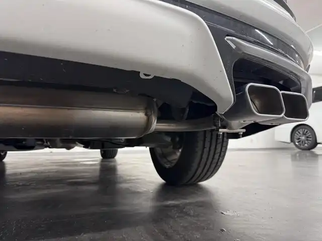 トヨタ ハリアー Z レザーパッケージ 三重県 2024(令6)年 0.6万km プラチナホワイトパールマイカ ガソリン/FF/MTモード付フロアCVT/12.3インチナビ/（AM/FM/TV/Bluetooth/USB/iPod/CarPlay/AndroidAuto/Miracast）/【OP】パノラミックビューモニター（床下透過表示機能付）/モデリスタエアロ（F/S/R下）/JBLプレミアムサウンドシステム/ドライブレコーダー 前後/ETC2.0/Toyota Safety Sense/●プリクラッシュセーフティ/●レーントレーシングアシスト/●レーダークルコン/●アダプティブハイビームシステム/●ロードサインアシスト/・ドライバー異常時対応システム/・先行車発進告知機能/・ブラインドスポットモニター/・リヤクロストラフィックオートブレーキ/・パーキングサポートブレーキ（前後静止物、後方接近車両）/など/装備/・【OP】おくだけ充電/・【OP】AC100Vコンセント（100W）/・デジタルインナーミラー（前後録画機能付）/・カラーヘッドアップディスプレイ/・ハンズフリーパワーバックドア/・本革シート/・シートヒーター＋ベンチレーション（D/N）/・ステアリングヒーター/・パワーシート（D8way（メモリー・4wayランバーサポート付）/N4way）/・左右独立オートエアコン/・オートワイパー/など