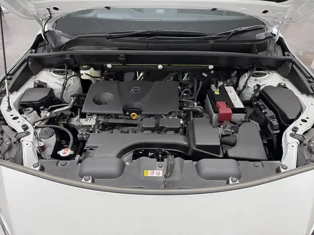 トヨタ ハリアー Z レザーパッケージ 三重県 2024(令6)年 0.6万km プラチナホワイトパールマイカ ガソリン/FF/MTモード付フロアCVT/12.3インチナビ/（AM/FM/TV/Bluetooth/USB/iPod/CarPlay/AndroidAuto/Miracast）/【OP】パノラミックビューモニター（床下透過表示機能付）/モデリスタエアロ（F/S/R下）/JBLプレミアムサウンドシステム/ドライブレコーダー 前後/ETC2.0/Toyota Safety Sense/●プリクラッシュセーフティ/●レーントレーシングアシスト/●レーダークルコン/●アダプティブハイビームシステム/●ロードサインアシスト/・ドライバー異常時対応システム/・先行車発進告知機能/・ブラインドスポットモニター/・リヤクロストラフィックオートブレーキ/・パーキングサポートブレーキ（前後静止物、後方接近車両）/など/装備/・【OP】おくだけ充電/・【OP】AC100Vコンセント（100W）/・デジタルインナーミラー（前後録画機能付）/・カラーヘッドアップディスプレイ/・ハンズフリーパワーバックドア/・本革シート/・シートヒーター＋ベンチレーション（D/N）/・ステアリングヒーター/・パワーシート（D8way（メモリー・4wayランバーサポート付）/N4way）/・左右独立オートエアコン/・オートワイパー/など