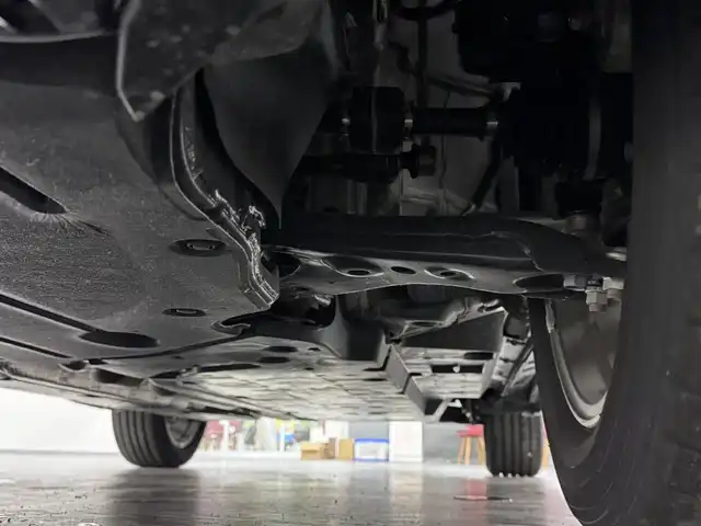 トヨタ ハリアー Z レザーパッケージ 三重県 2024(令6)年 0.6万km プラチナホワイトパールマイカ ガソリン/FF/MTモード付フロアCVT/12.3インチナビ/（AM/FM/TV/Bluetooth/USB/iPod/CarPlay/AndroidAuto/Miracast）/【OP】パノラミックビューモニター（床下透過表示機能付）/モデリスタエアロ（F/S/R下）/JBLプレミアムサウンドシステム/ドライブレコーダー 前後/ETC2.0/Toyota Safety Sense/●プリクラッシュセーフティ/●レーントレーシングアシスト/●レーダークルコン/●アダプティブハイビームシステム/●ロードサインアシスト/・ドライバー異常時対応システム/・先行車発進告知機能/・ブラインドスポットモニター/・リヤクロストラフィックオートブレーキ/・パーキングサポートブレーキ（前後静止物、後方接近車両）/など/装備/・【OP】おくだけ充電/・【OP】AC100Vコンセント（100W）/・デジタルインナーミラー（前後録画機能付）/・カラーヘッドアップディスプレイ/・ハンズフリーパワーバックドア/・本革シート/・シートヒーター＋ベンチレーション（D/N）/・ステアリングヒーター/・パワーシート（D8way（メモリー・4wayランバーサポート付）/N4way）/・左右独立オートエアコン/・オートワイパー/など